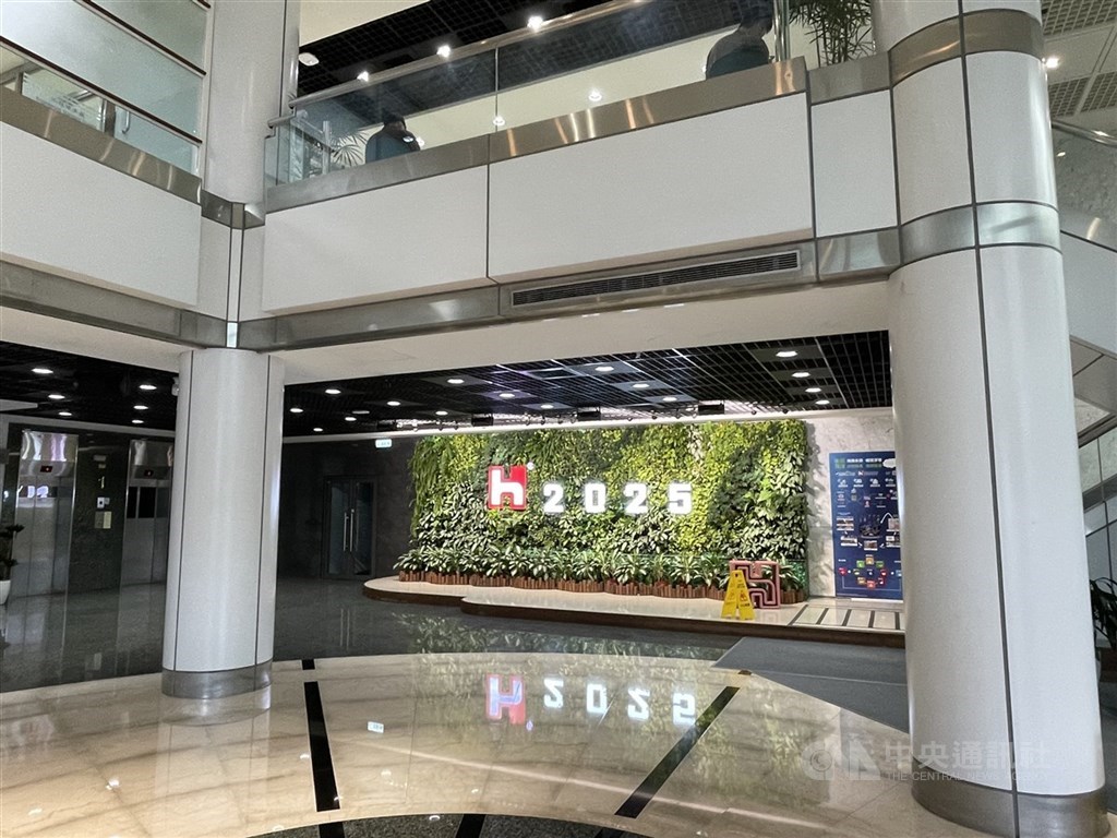 鴻海:鋐維和承鋒投資擬申讓全數5180張持股 | 證券 | 中央社 CNA 鴻海:鋐維和承鋒投資擬申讓全數5180張持股 | 證券 | 中央社 CNA