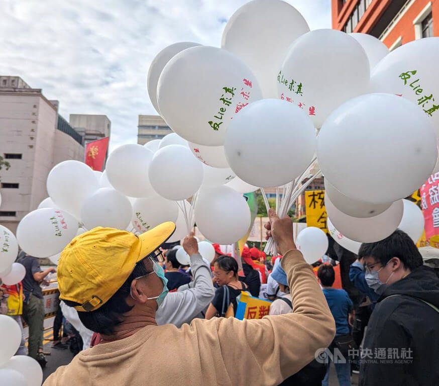 秋鬥百人上街 批逾兆元國防預算恐排擠教育社福 | 生活 | 中央社 CNA 秋鬥百人上街 批逾兆元國防預算恐排擠教育社福 | 生活 | 中央社 CNA