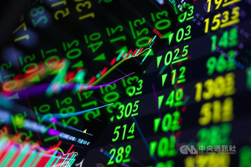 台股1日開高走低，盤中下跌197點，至27429點附近。（中央社檔案照片）