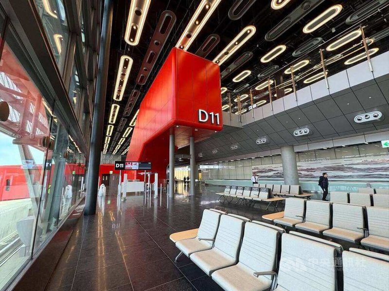 桃園機場第三航廈的北登機廊廳預計12月1日起試營運，將新增北側8個大型登機門。（截自交通部次長林國顯臉書）中央社記者余曉涵傳真　114年11月30日