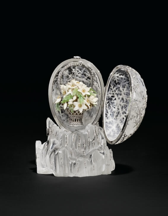 俄羅斯沙皇時代皇家御用珠寶商「法貝傑之家」的作品「冬之蛋」以約新台幣9億5500萬元拍出。（圖取自佳士得網頁christies.com）