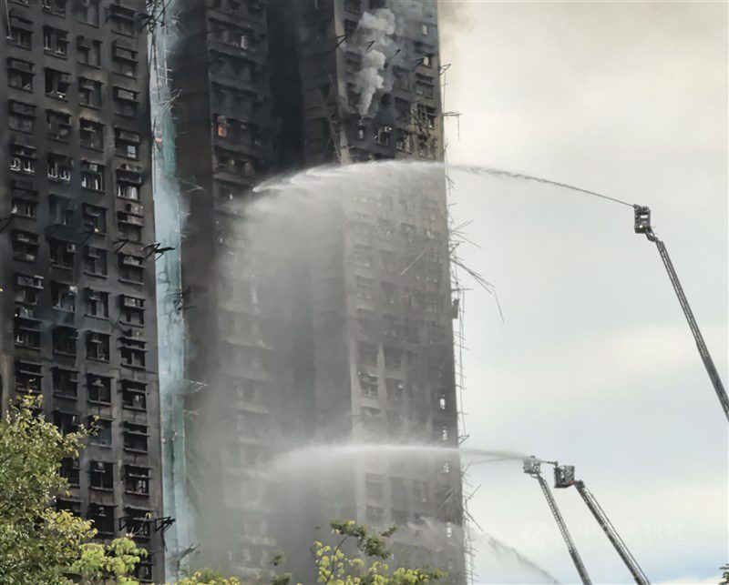 香港宏福苑火災 羅智強捐新書版稅10萬元助災民重建 | 政治 | 中央社 CNA 香港宏福苑火災 羅智強捐新書版稅10萬元助災民重建 | 政治 | 中央社 CNA