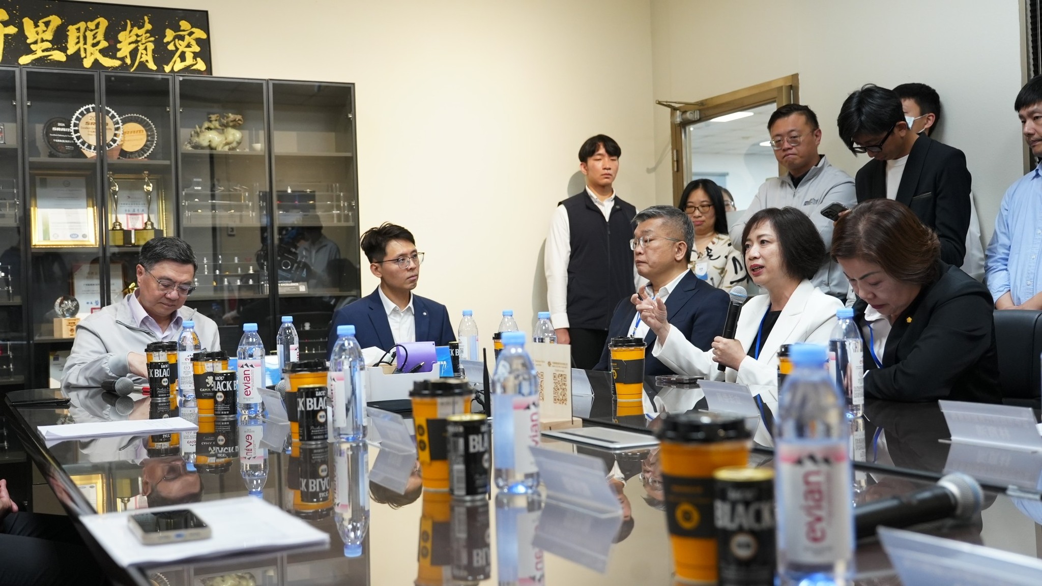 卓榮泰訪台中精密產業 何欣純：國防預算僵局恐衝擊產業升級與國安