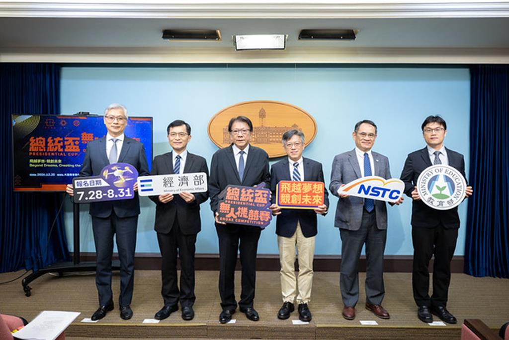 美前國防部助理部長薛瑞福籲台灣部署無人機能力　潘孟安喊話國會盡速通過特別條例預算
