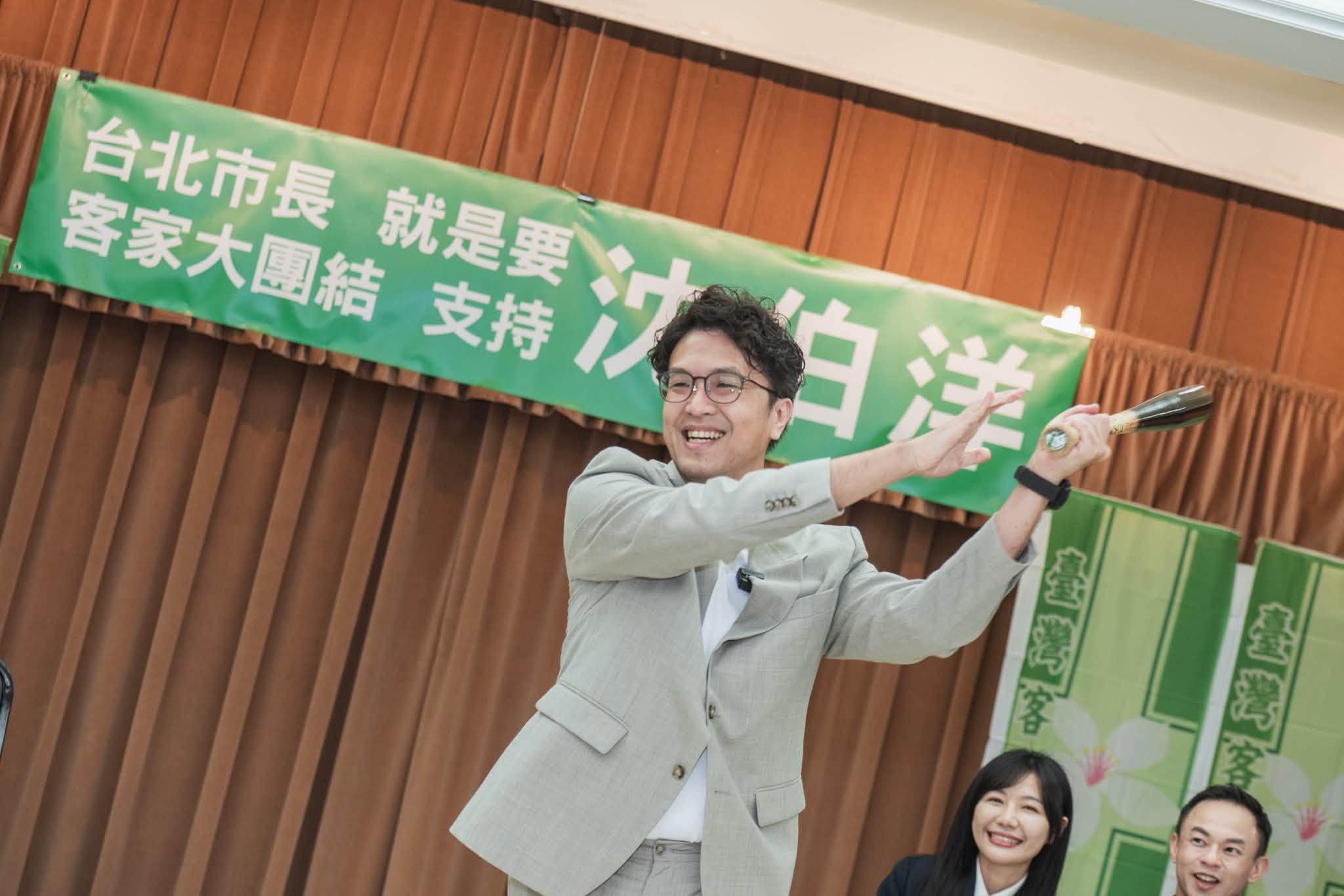 幼童入吸菸室讓「無菸城市」破功？  沈伯洋喊孩子健康是第一優先