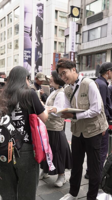 沈伯洋發送第二期《順報》 奔奔、抱抱化身著色頁、星座運勢下期見 沈伯洋發送第二期《順報》 奔奔、抱抱化身著色頁、星座運勢下期見
